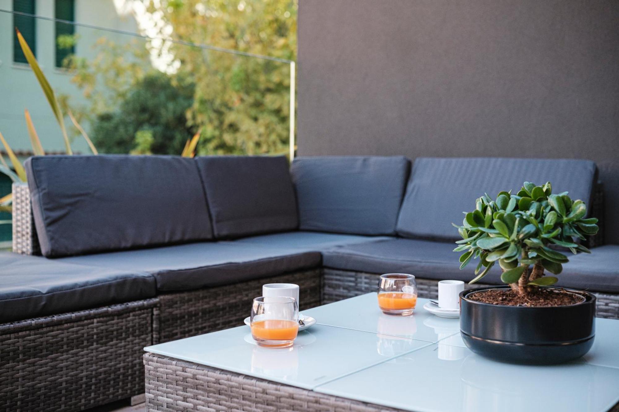 Residence Goldoni6 Suite Apartment Rimini Exterior foto